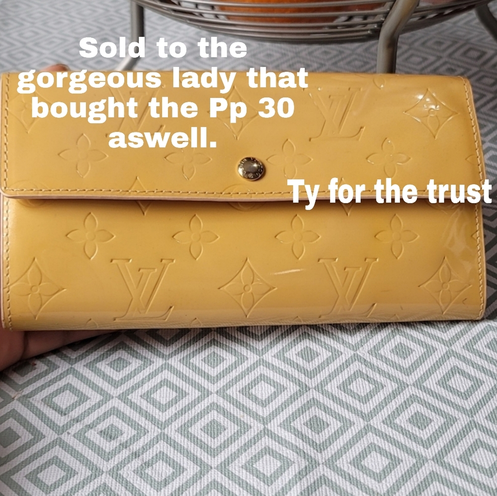 🎁Sold🎁LV Vernis Yellow...